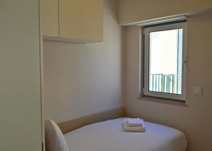 Porta 4 - Pe Na Areia Casa de Férias Nazaré